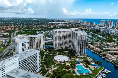 Copropriété à vendre à Hallandale Beach, Floride: 2 chambres, 118.91 m2 № 1333462 - photo 1