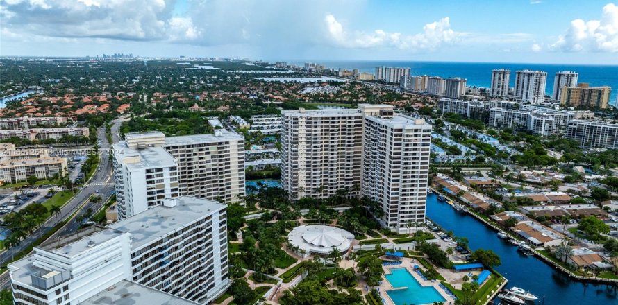 Condominio en Hallandale Beach, Florida, 2 dormitorios  № 1333462