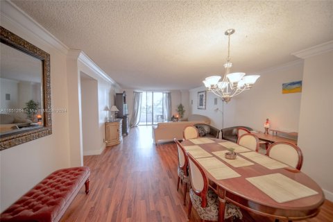 Copropriété à vendre à Hallandale Beach, Floride: 2 chambres, 118.91 m2 № 1333462 - photo 17