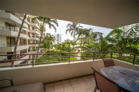 Condo in Hallandale Beach, Florida, 2 bedrooms  № 1333462 - photo 19