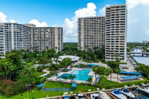 Copropriété à vendre à Hallandale Beach, Floride: 2 chambres, 118.91 m2 № 1333462 - photo 7