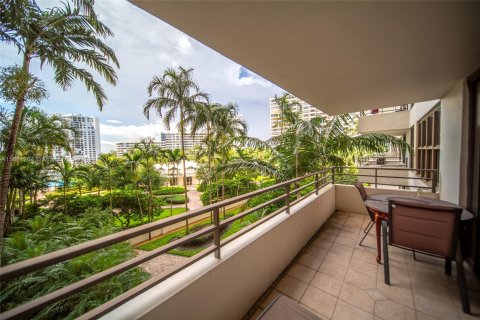 Condominio en venta en Hallandale Beach, Florida, 2 dormitorios, 118.91 m2 № 1333462 - foto 20