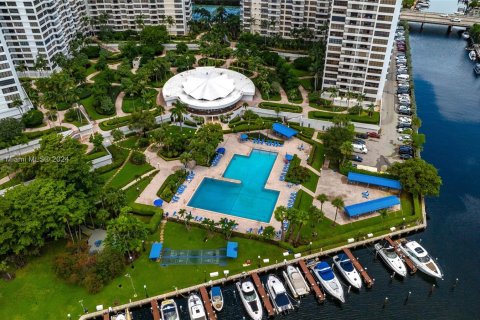 Condo in Hallandale Beach, Florida, 2 bedrooms  № 1333462 - photo 6