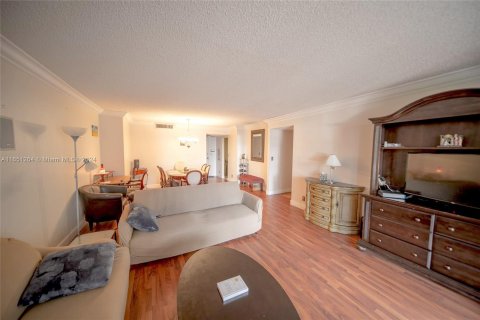 Condo in Hallandale Beach, Florida, 2 bedrooms  № 1333462 - photo 18