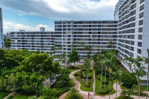 Condominio en venta en Hallandale Beach, Florida, 2 dormitorios, 118.91 m2 № 1333462 - foto 13