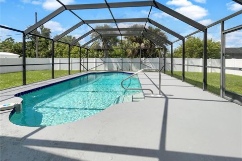 House in Port Charlotte, Florida 3 bedrooms, 163.14 sq.m. № 1414989 - photo 24