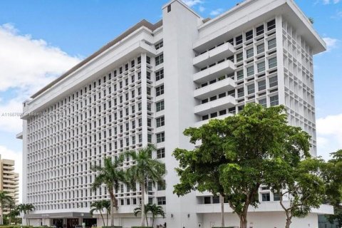 Condominio en venta en Coral Gables, Florida, 1 dormitorio, 71.53 m2 № 1396103 - foto 1