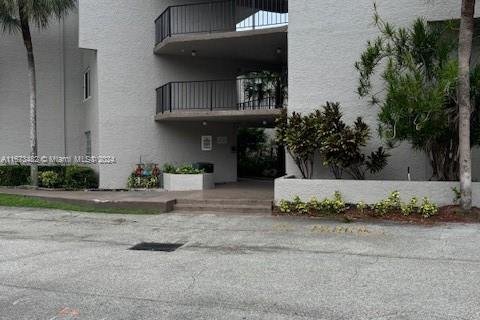 Condo in Coral Springs, Florida, 3 bedrooms  № 1396197 - photo 1