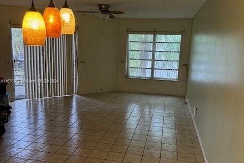 Condo in Coral Springs, Florida, 3 bedrooms  № 1396197 - photo 8