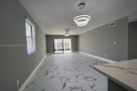 Condominio en venta en Tamarac, Florida, 2 dormitorios, 117.99 m2 № 783327 - foto 5