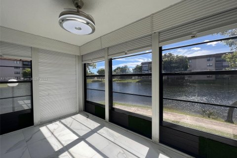 Copropriété à vendre à Tamarac, Floride: 2 chambres, 117.99 m2 № 783327 - photo 28