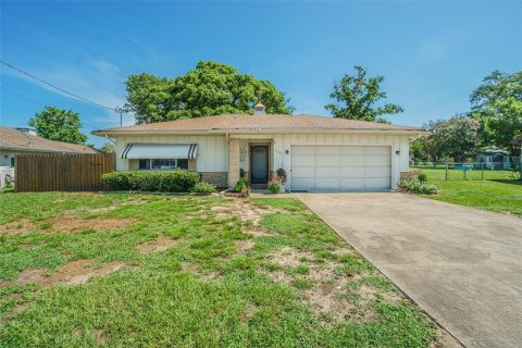 House in Spring Hill, Florida 2 bedrooms, 107.12 sq.m. № 1301696 - photo 1