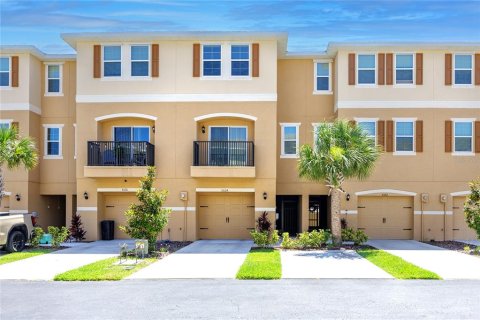 Townhouse in New Port Richey, Florida 3 bedrooms, 153.47 sq.m. № 1258290 - photo 2