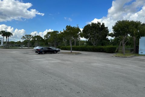 Commercial property in Palm City, Florida № 1139468 - photo 1