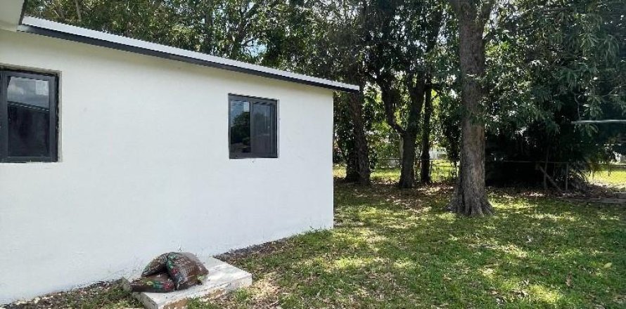 Villa ou maison à Lauderhill, Floride 4 chambres, 99.13 m2 № 1175154