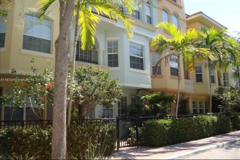 Townhouse in Palm Beach Gardens, Florida 3 bedrooms, 194.72 sq.m. № 1394357 - photo 2