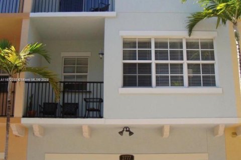 Townhouse in Palm Beach Gardens, Florida 3 bedrooms, 194.72 sq.m. № 1394357 - photo 3