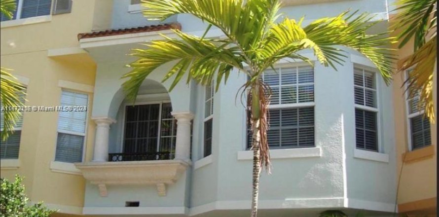 Townhouse in Palm Beach Gardens, Florida 3 bedrooms, 194.72 sq.m. № 1394357