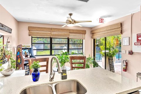 Casa en venta en Hollywood, Florida, 5 dormitorios, 249.35 m2 № 1394360 - foto 18