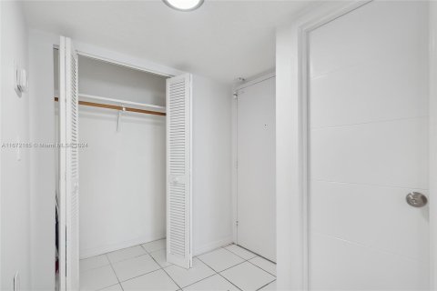 Copropriété à vendre à Hallandale Beach, Floride: 1 chambre, 85.47 m2 № 1394358 - photo 21