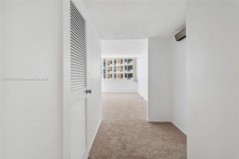 Copropriété à vendre à Hallandale Beach, Floride: 1 chambre, 85.47 m2 № 1394358 - photo 27