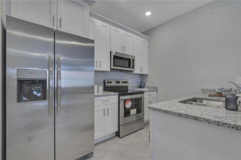 Adosado en venta en Kissimmee, Florida, 2 dormitorios, 97.55 m2 № 1372327 - foto 15