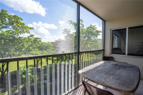 Condo in Pembroke Pines, Florida, 2 bedrooms  № 1417268 - photo 19