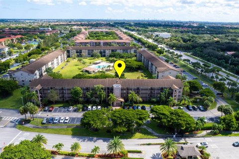 Condo in Pembroke Pines, Florida, 2 bedrooms  № 1417268 - photo 23