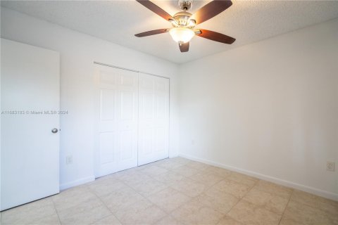 Condo in Pembroke Pines, Florida, 2 bedrooms  № 1417268 - photo 10