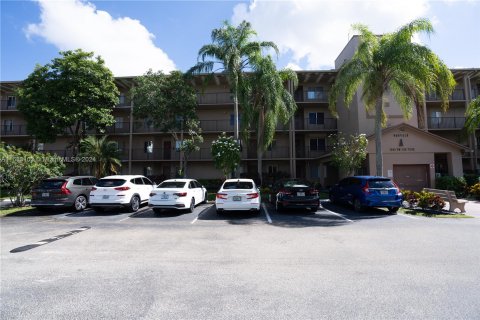 Condo in Pembroke Pines, Florida, 2 bedrooms  № 1417268 - photo 20