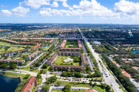 Condo in Pembroke Pines, Florida, 2 bedrooms  № 1417268 - photo 26