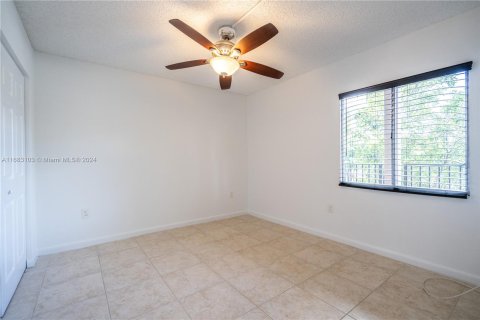 Condo in Pembroke Pines, Florida, 2 bedrooms  № 1417268 - photo 9