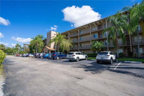 Condo in Pembroke Pines, Florida, 2 bedrooms  № 1417268 - photo 2