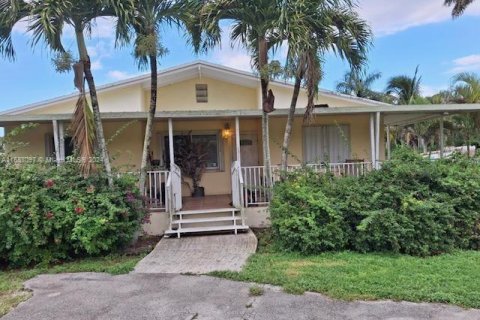 House in Homestead, Florida 3 bedrooms, 132.29 sq.m. № 1417266 - photo 2