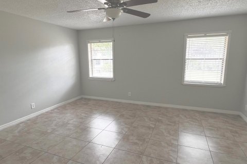 House in Boca Raton, Florida 3 bedrooms, 159.88 sq.m. № 1118129 - photo 17