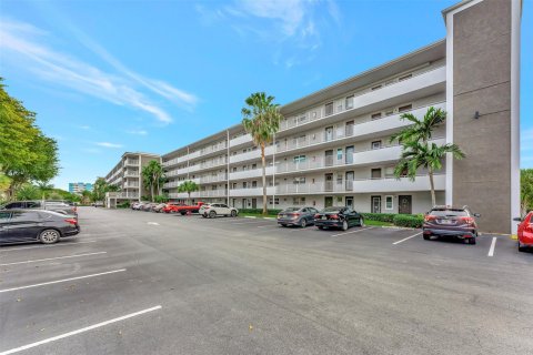 Condominio en venta en Hollywood, Florida, 2 dormitorios, 91.97 m2 № 913152 - foto 10