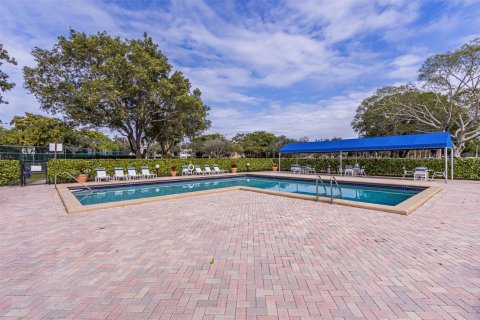 Copropriété à vendre à Weston, Floride: 2 chambres, 117.06 m2 № 1231568 - photo 2