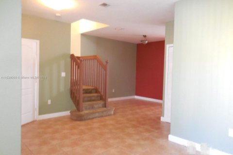 Townhouse in Hialeah, Florida 4 bedrooms, 139.35 sq.m. № 1310021 - photo 3