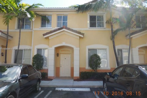 Touwnhouse à vendre à Hialeah, Floride: 4 chambres, 139.35 m2 № 1310021 - photo 18