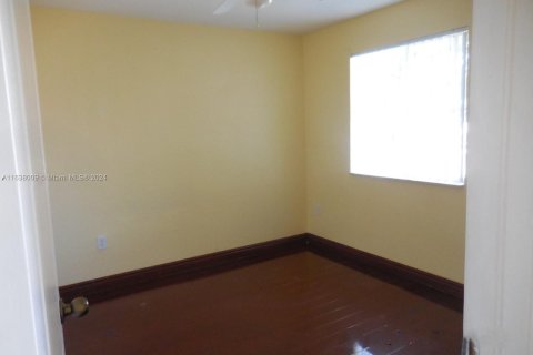 Townhouse in Hialeah, Florida 4 bedrooms, 139.35 sq.m. № 1310021 - photo 10