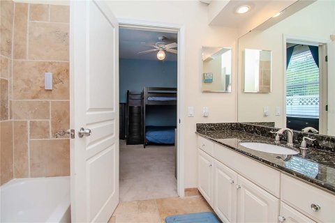 Casa en venta en Tampa, Florida, 4 dormitorios, 257.43 m2 № 1340733 - foto 16