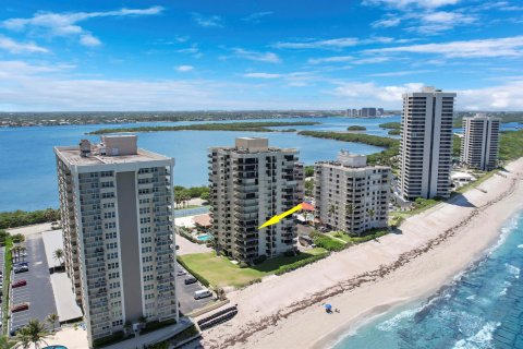 Condominio en venta en Riviera Beach, Florida, 2 dormitorios, 132.29 m2 № 1221676 - foto 1