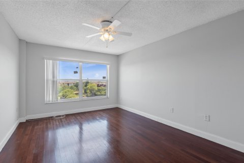 Condo in Lauderhill, Florida, 2 bedrooms  № 1175170 - photo 15