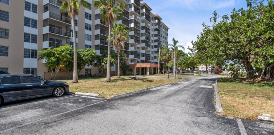 Condo in Lauderhill, Florida, 2 bedrooms  № 1175170