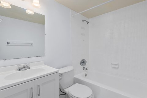 Condo in Lauderhill, Florida, 2 bedrooms  № 1175170 - photo 13