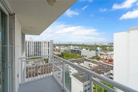 Copropriété à vendre à Miami Beach, Floride: 1 chambre, 66.7 m2 № 1310528 - photo 2