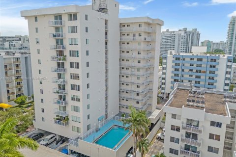 Condominio en venta en Miami Beach, Florida, 1 dormitorio, 66.7 m2 № 1310528 - foto 21