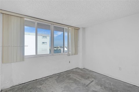 Condominio en venta en Miami Beach, Florida, 1 dormitorio, 66.7 m2 № 1310528 - foto 11