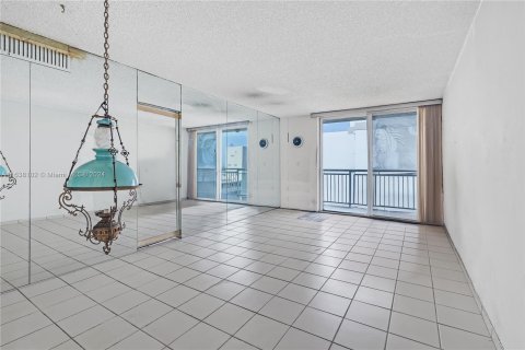 Condominio en venta en Miami Beach, Florida, 1 dormitorio, 66.7 m2 № 1310528 - foto 5