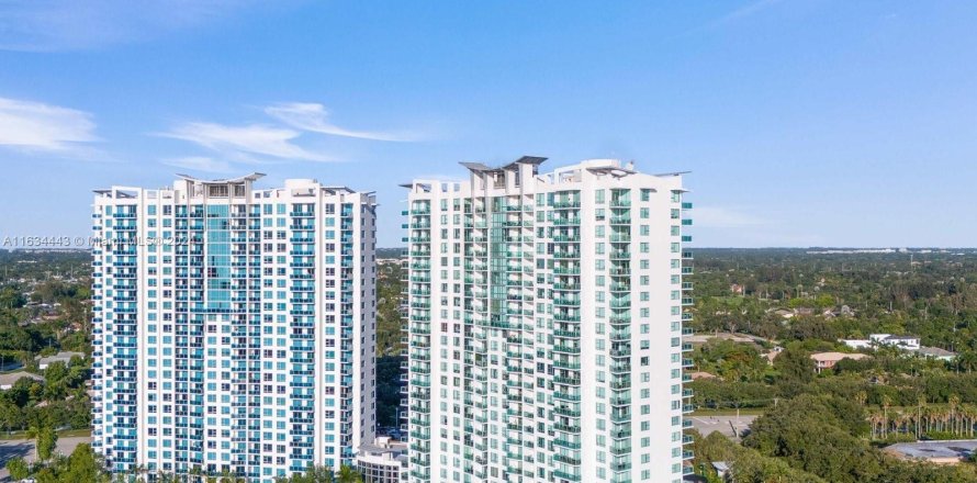 Condo in Sunrise, Florida, 3 bedrooms  № 1310488